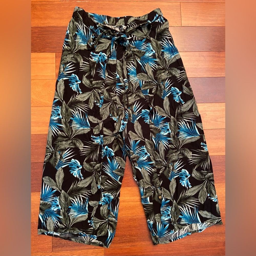La Vie en Rose aqua Wrap Around Crinkle Capri Pants/Cover up